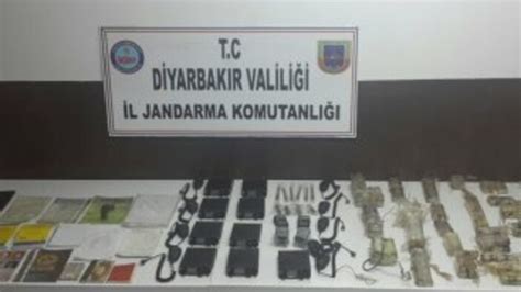 D­i­y­a­r­b­a­k­ı­r­­d­a­ ­ö­r­g­ü­t­e­ ­a­i­t­ ­p­a­t­l­a­y­ı­c­ı­ ­v­e­ ­t­e­l­s­i­z­l­e­r­ ­b­u­l­u­n­d­u­